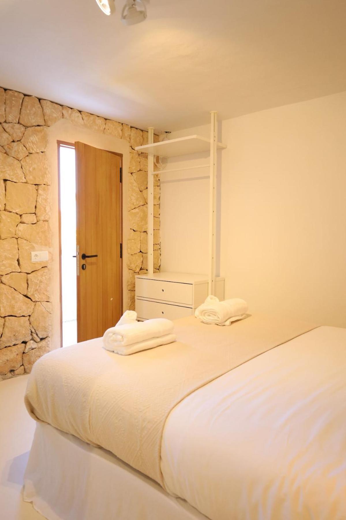 Rafel Is A 5 Minute Walk From The Amazing View Calm Area Renewed 100 Porcien On 2024 Pool Ac * San José